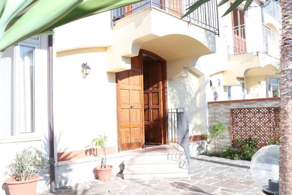 Villa Cavalluccio Marino Con Piscina Idromassaggio คารินิ ภายนอก รูปภาพ